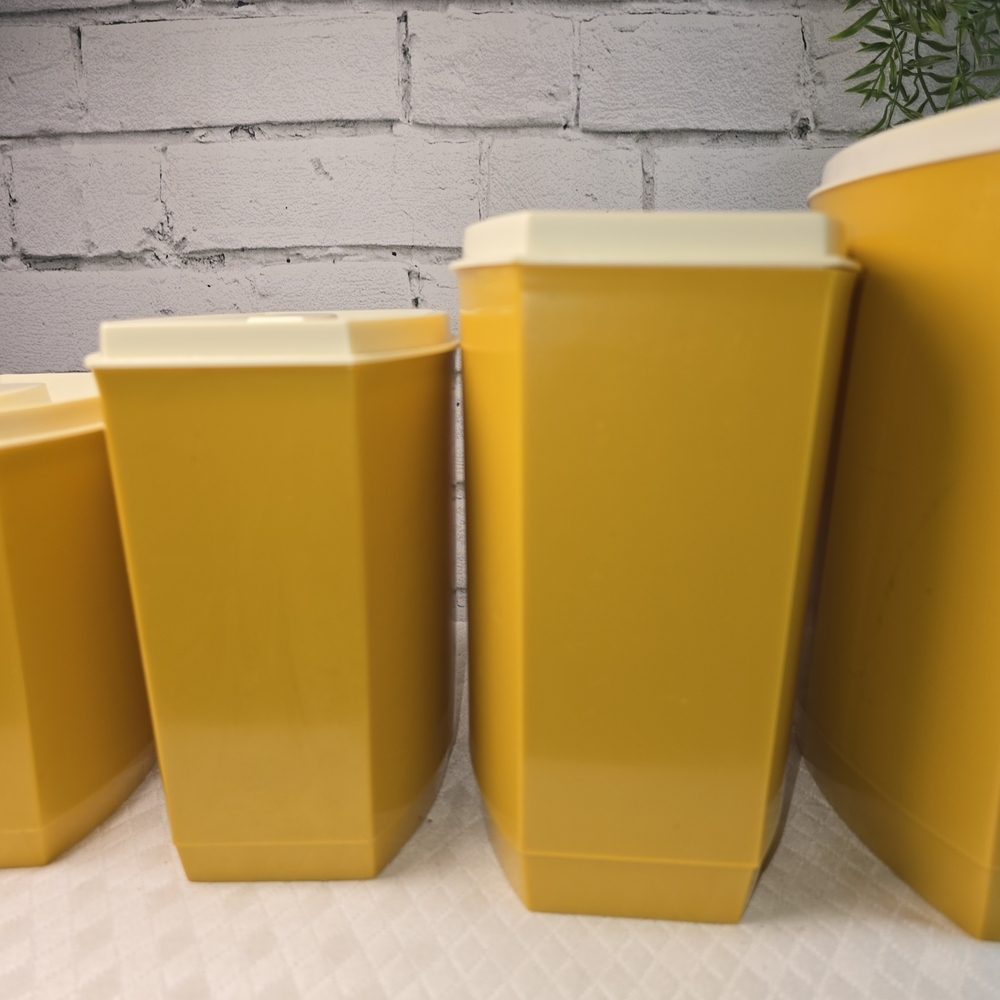 VINTAGE LUSTRO-WARE 4 PIECE PLASTIC NESTING CANISTER SET MID CENTURY EUC - Picture 2 of 9
